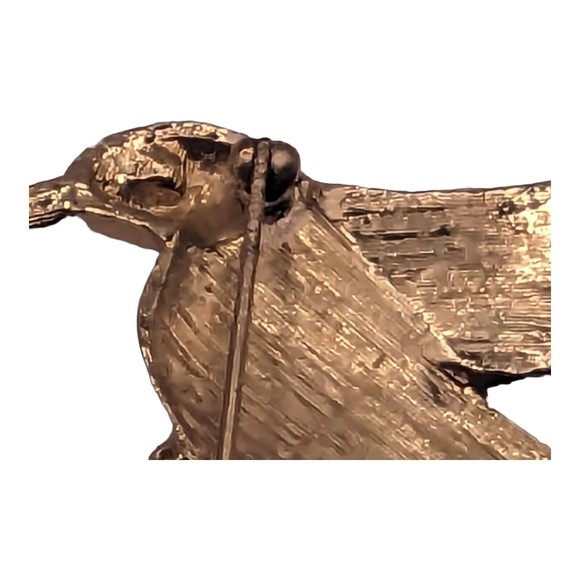 Hummingbird Pin Brooch Red Rhinestone Eye Gold Tone Bird Flying 2" Vintage Read - Picture 11 of 13